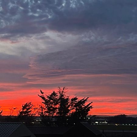 Southend Airport Bed & Breakfast Рокфорд Екстер'єр фото