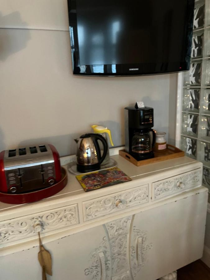 Southend Airport Bed & Breakfast Рокфорд Екстер'єр фото