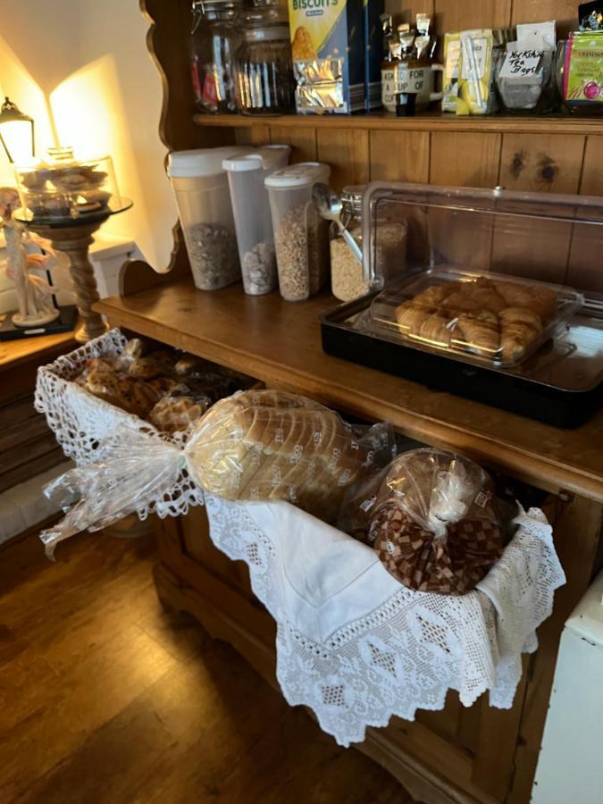Southend Airport Bed & Breakfast Рокфорд Екстер'єр фото