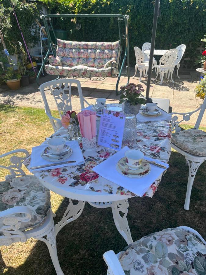 Southend Airport Bed & Breakfast Рокфорд Екстер'єр фото