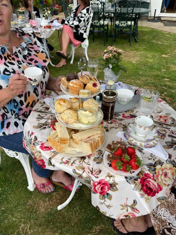 Southend Airport Bed & Breakfast Рокфорд Екстер'єр фото