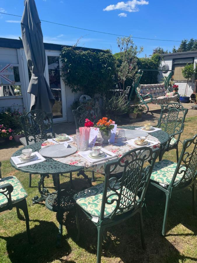Southend Airport Bed & Breakfast Рокфорд Екстер'єр фото