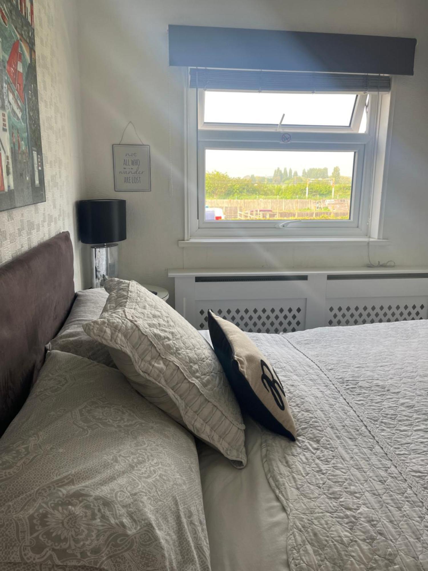 Southend Airport Bed & Breakfast Рокфорд Екстер'єр фото