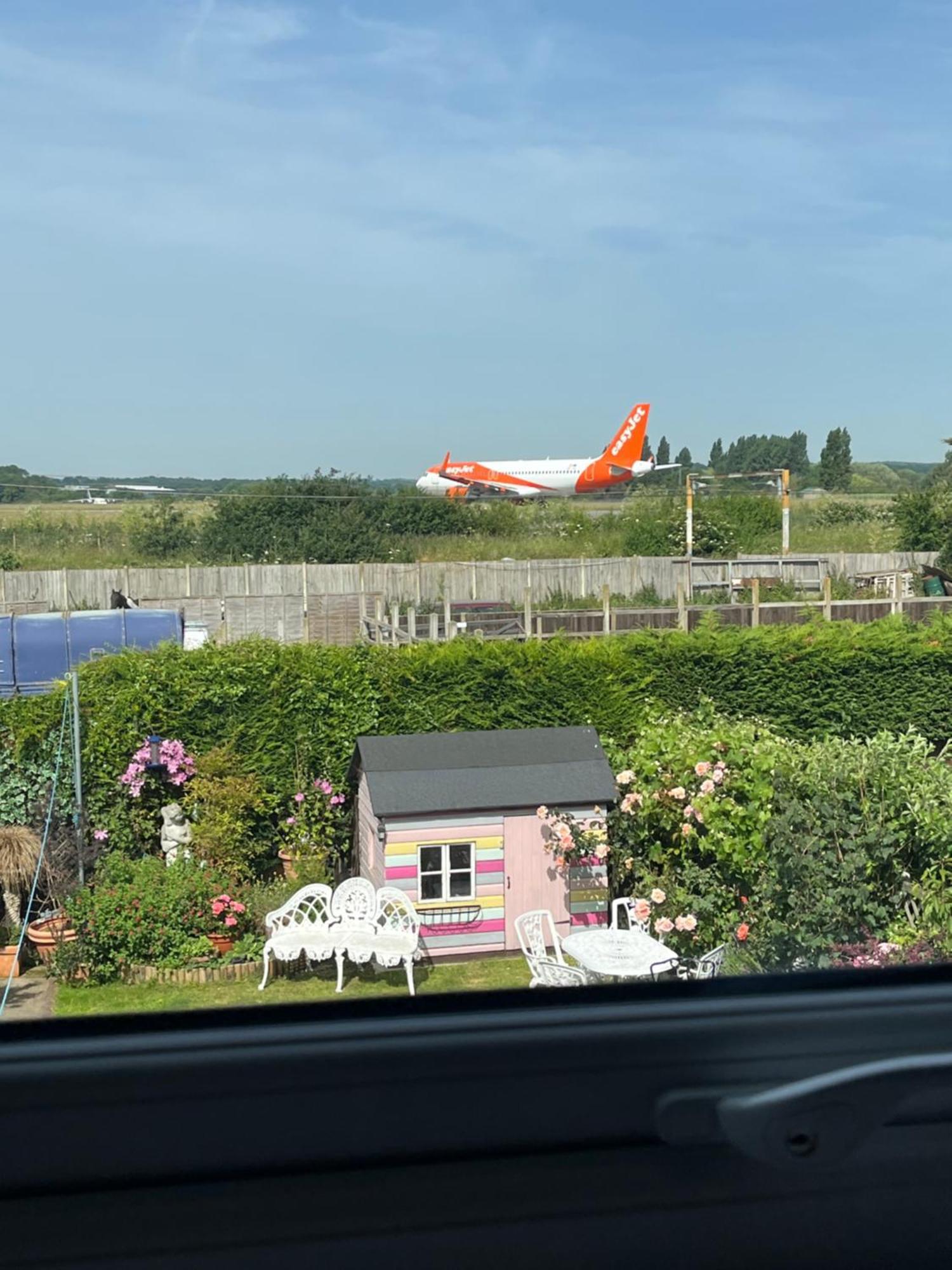 Southend Airport Bed & Breakfast Рокфорд Екстер'єр фото