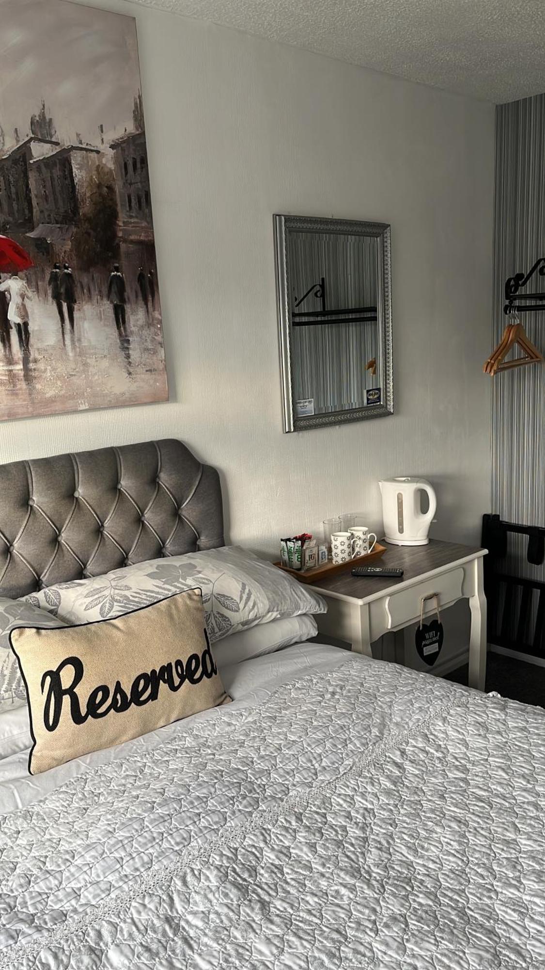 Southend Airport Bed & Breakfast Рокфорд Екстер'єр фото