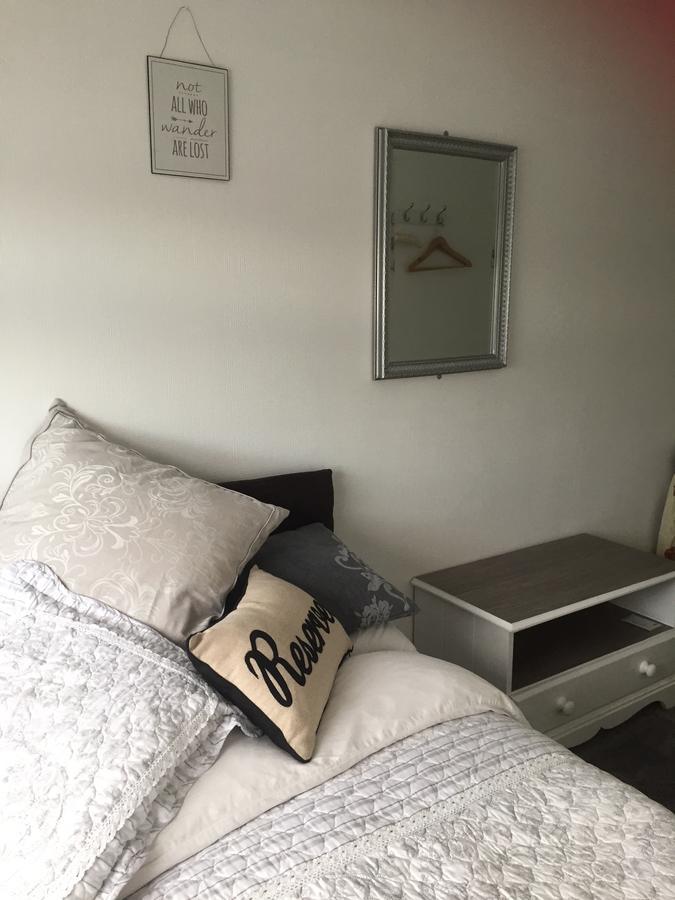 Southend Airport Bed & Breakfast Рокфорд Екстер'єр фото