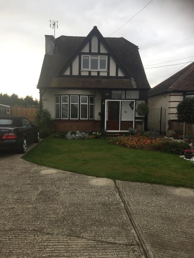 Southend Airport Bed & Breakfast Рокфорд Екстер'єр фото
