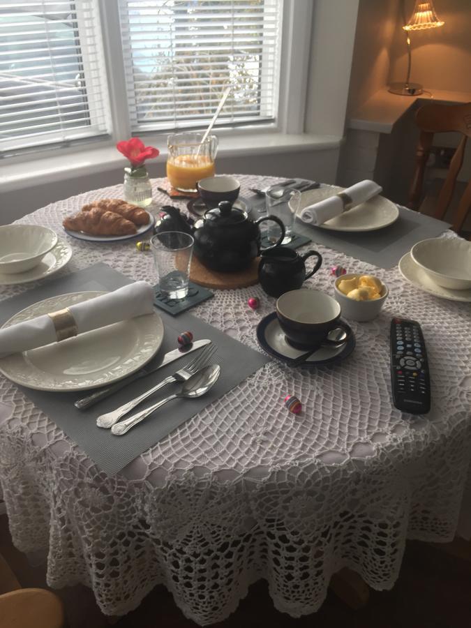Southend Airport Bed & Breakfast Рокфорд Екстер'єр фото