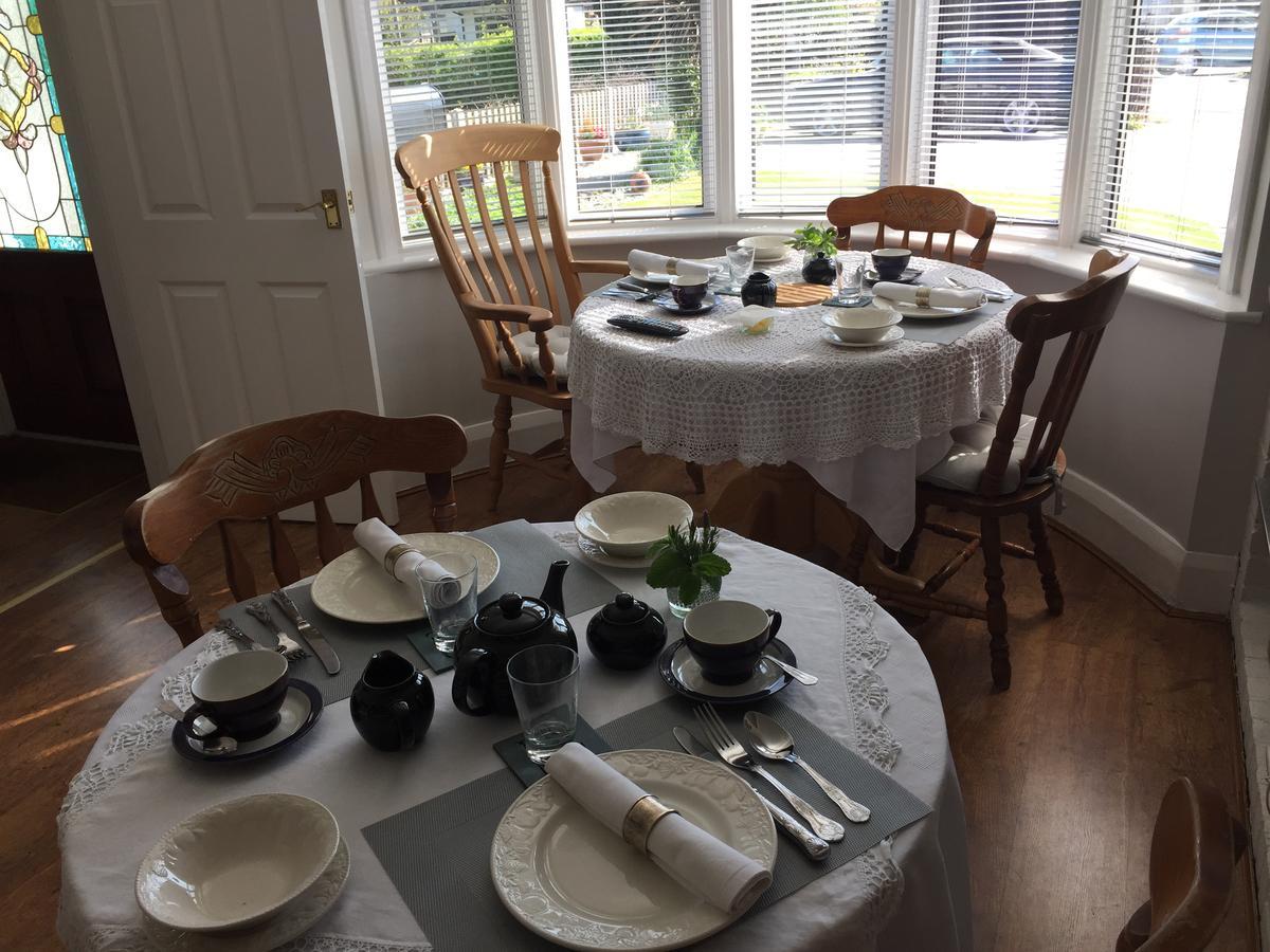 Southend Airport Bed & Breakfast Рокфорд Екстер'єр фото