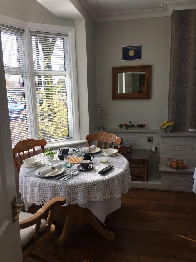 Southend Airport Bed & Breakfast Рокфорд Екстер'єр фото