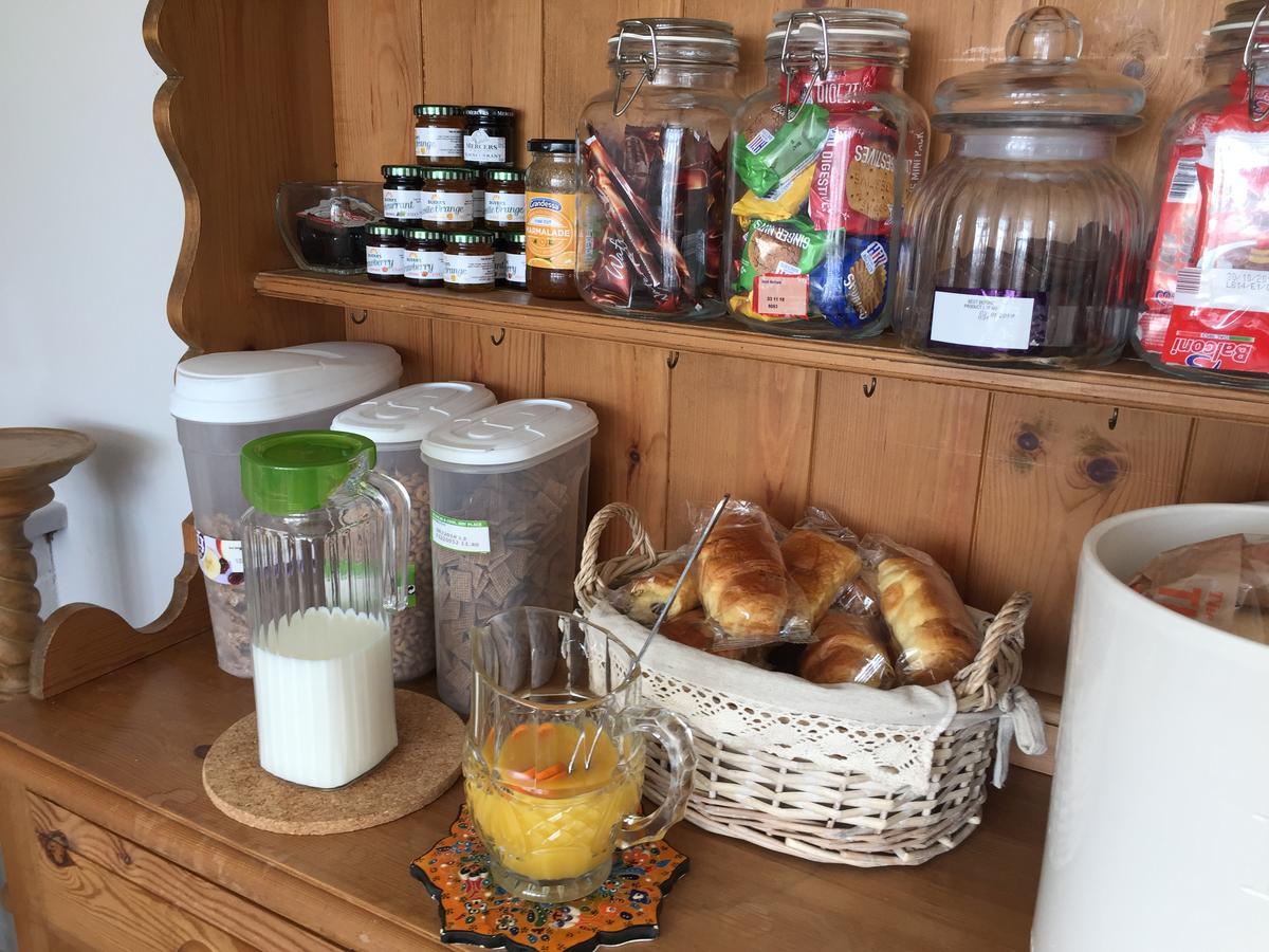 Southend Airport Bed & Breakfast Рокфорд Екстер'єр фото