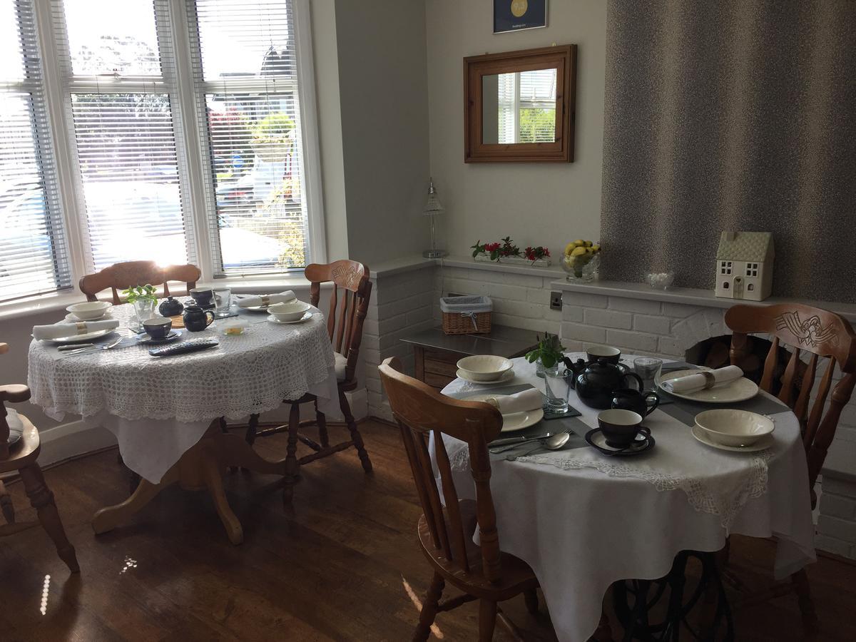 Southend Airport Bed & Breakfast Рокфорд Екстер'єр фото